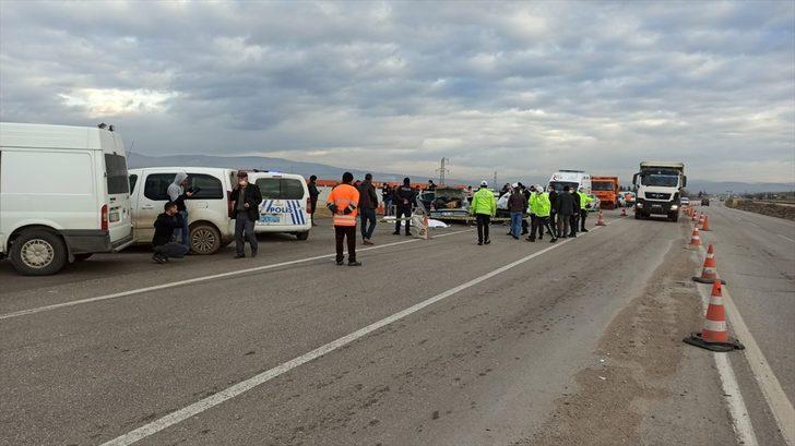 Kahramankazan'daki trafik kazasında ölen 4 kişinin cenazeleri Eskişehir'de defnedildi G2