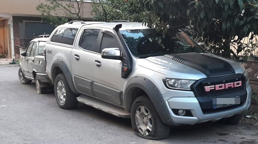 Dışarı çıkan şoke oldu! Kocaeli'de 16 aracın birden lastiği kesildi