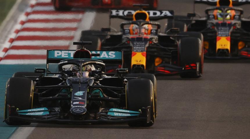 CANLI: Formula 1'de dev yarış başladı