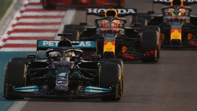 CANLI: Formula 1'de dev yarış başladı