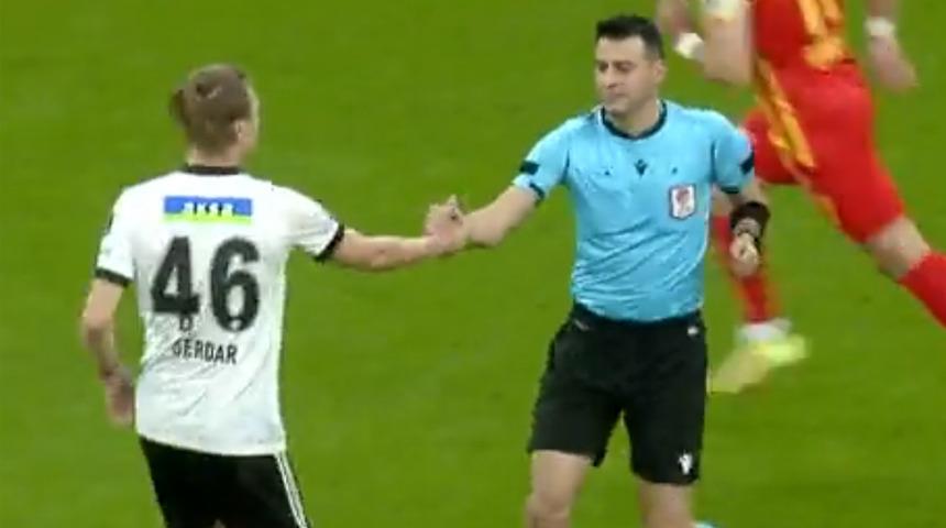 Beşiktaş'ın genç oyuncusu Serdar Saatçı'dan alkışlanacak hareket