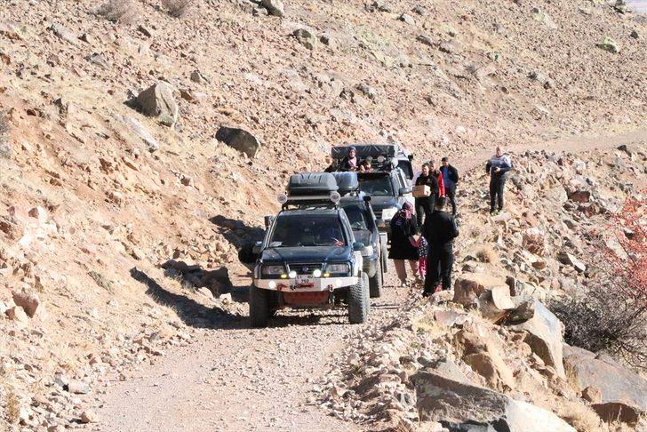 Niğde'de off-road tutkunları yaban hayvanları için doğaya yem bıraktı G2
