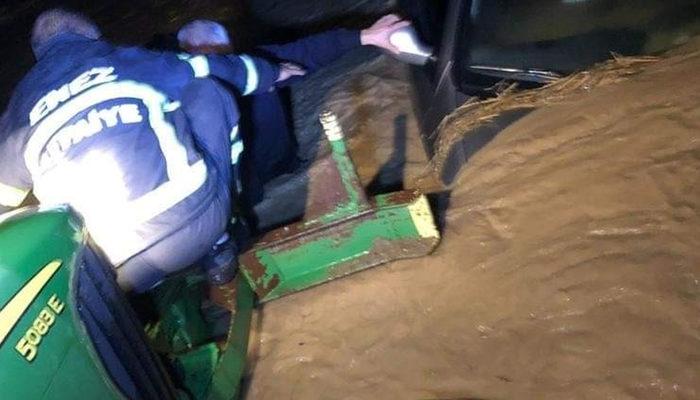 Edirne’yi sağanak vurdu! Yollar kapandı, vatandaşlar araçlarında mahsur kaldı