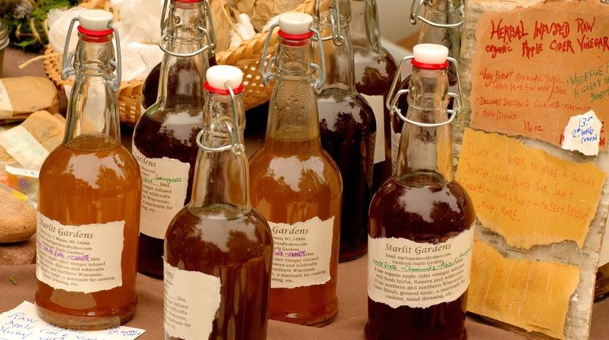 Ağzınızı ekşitmek yerine bu sefer yüzünüzü güldürecek sirkenin saç ve ciltteki faydalarına inanamayacaksınız!