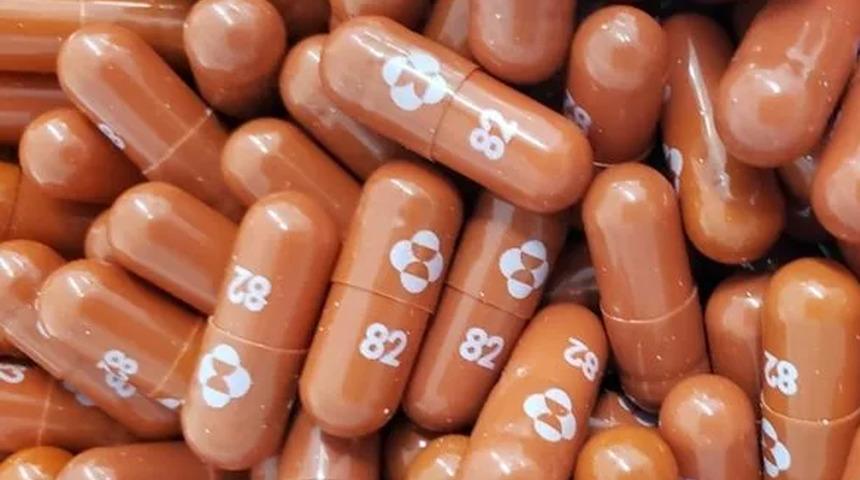 Molnupiravir ile Paxlovıd ilaçlarıyla ilgili Prof. Dr. Taşova'dan açıklama: Hastalık süresini azaltacak