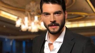 Akın Akınözü'nin çocukluk fotoğrafı sosyal medyayı salladı! 50 kilo vermiş