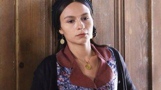 Bir Zamanlar Çukurova dizisiyle tanınan Selin Yeninci göğüs dekolteli pozlarıyla New York'u salladı!