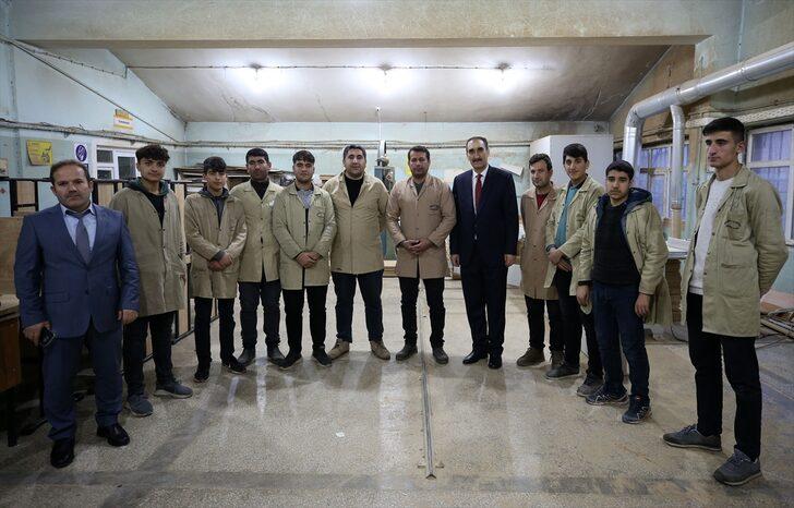 Muş'ta meslek lisesi öğrencileri 177 okula kütüphane yaptı G2