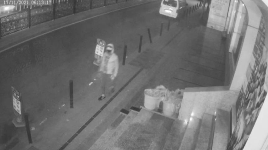 Esenyurt'ta "siparişim gecikti" diyen kadından döner bıçaklı ve taşlı saldırı