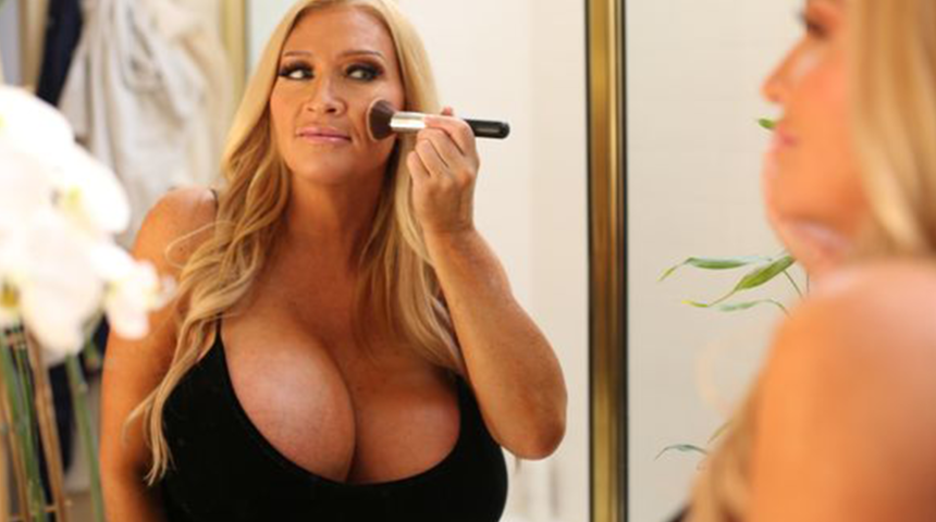 Kimse onu durduramıyor! Estetik ameliyat bağımlılığı bulunan Allegra Cole, sosyal medyada viral oldu