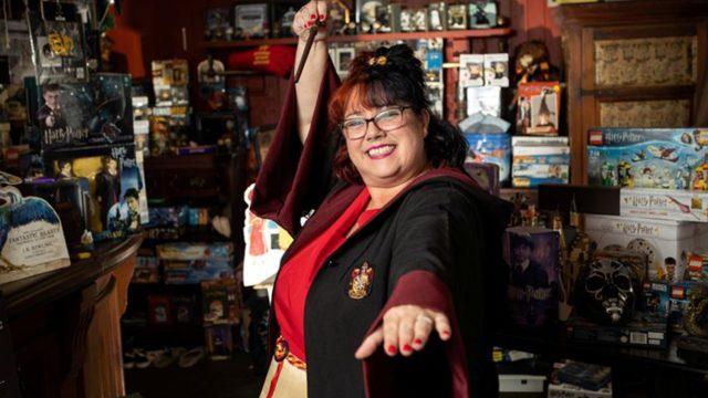 Dünyanın en büyük koleksiyonuna sahip! Harry Potter bağımlılığı herkesi şaşırttı