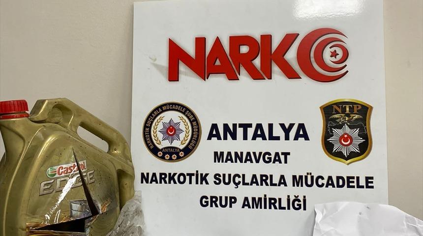 Antalya’da "dur" ihtarına uymayan ve aracından uyuşturucu çıkan sürücü tutuklandı