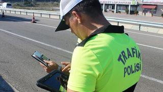 Trafikte bunu yapan yandı! Cezası bin 627 TL