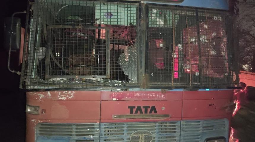 Hindistan'da kanlı saldırı: 2 polis öldü, 12 polis yaralı