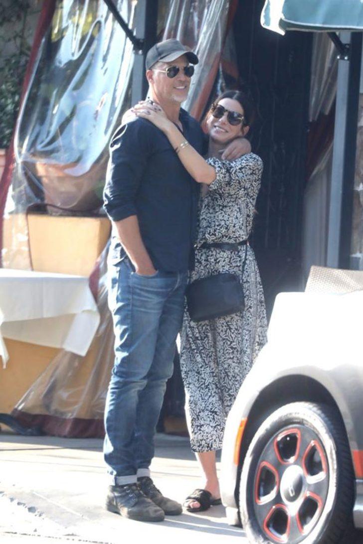 53 yaşındaki Sandra Bullock liseli aşıklar gibi  G4