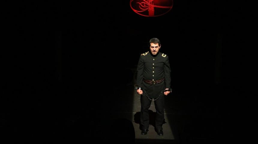 Fahreddin Paşa'nın direnişini anlatan "Kumandan" oyunu Tekirdağ'da tiyatroseverlerle buluştu