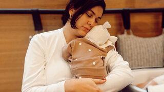 Bergüzar Korel'den kızı Leyla ile yeni kareler! Ünlü oyuncu paylaşımında kuralını bozmadı