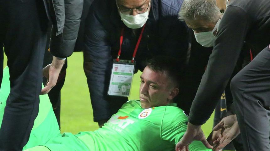 Son dakika: Muslera'dan kötü haber geldi! Luyindama ile çarpışıp yerde kalmıştı...