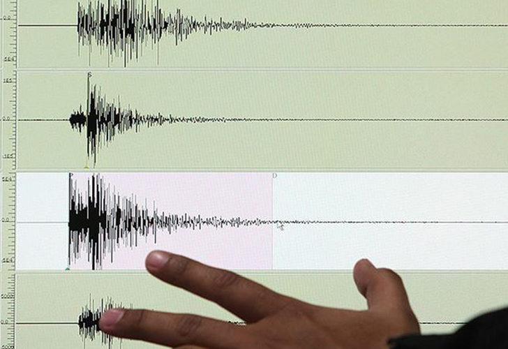 Son Dakika: Endonezya'da 7.3 büyüklüğünde deprem! Tsunami uyarısı yapıldı
