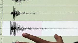 Son Dakika: Endonezya'da 7.3 büyüklüğünde deprem! Tsunami uyarısı yapıldı
