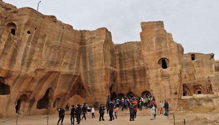 Dara Antik Kenti'ni 1 milyon kişi ziyaret etti! Yerli ve yabancı turistle yoğun ilgi gösteriyor