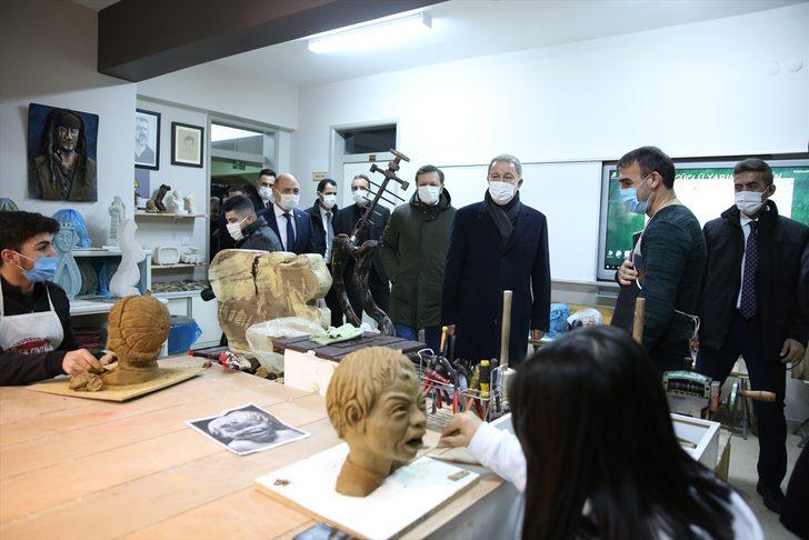 Milli Savunma Bakanı Akar: "Türkler ve Kürtler kardeştir" G1