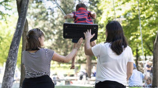 Adalet Divanı'ndan gökkuşağı ailelerin haklarını genişleten karar