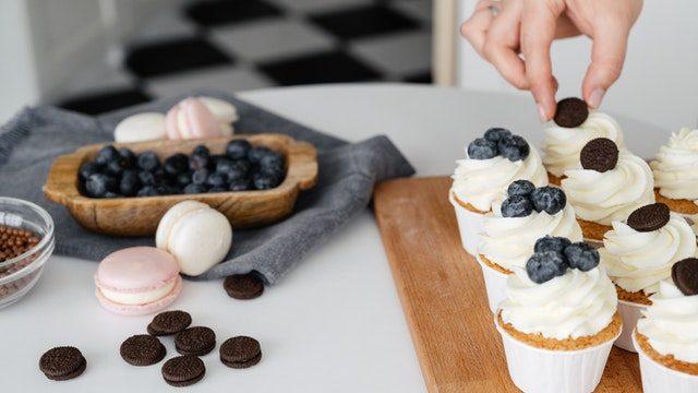 Fırınsız da yumuşacık kekler pişirmek mümkün! Tencerede pratik ve leziz kapkek tarifi