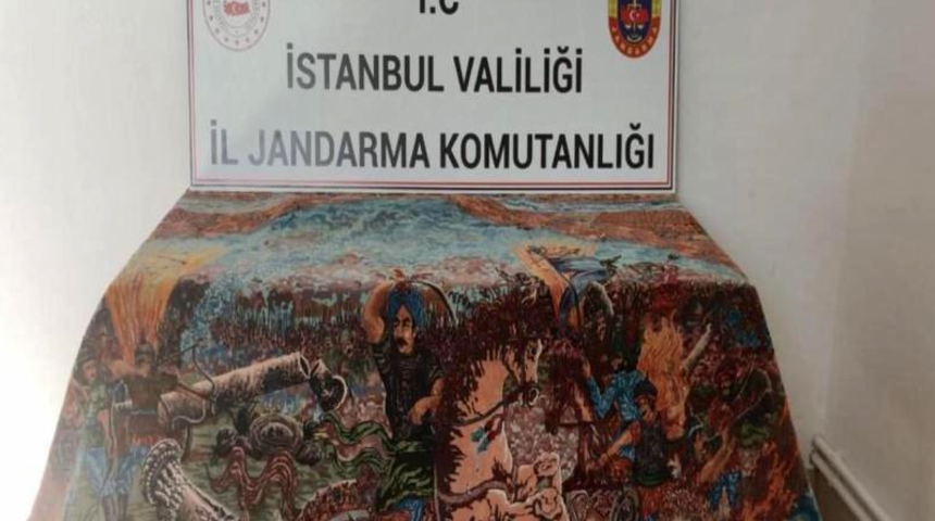 İstanbul'da ele geçirildi! 500 yıllık halıyı 300 bin dolara satacaklardı... Halıda dikkat çeken detay