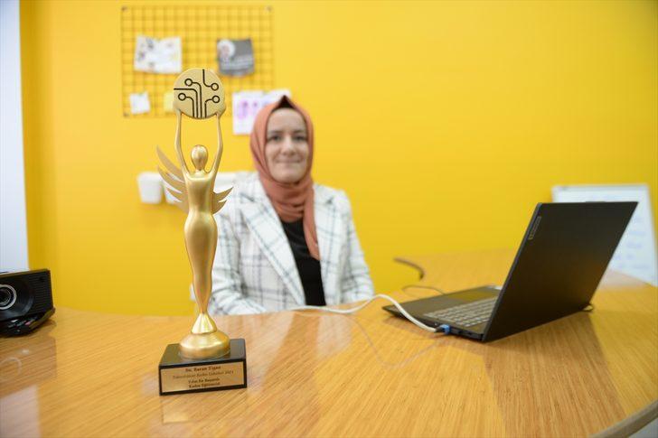 Meslektaşlarının gelişimine katkı sağlayan öğretmen Microsoft'tan ödül aldı G1