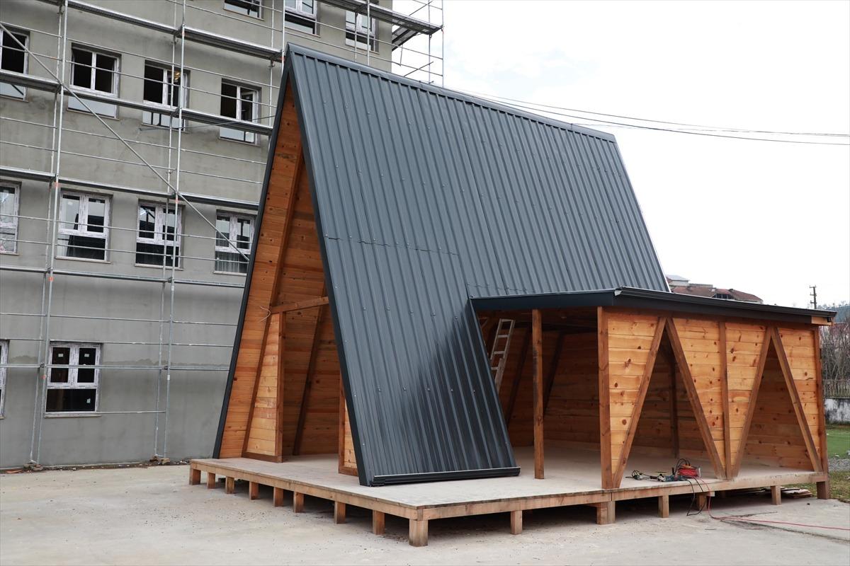 Rize'de meslek lisesi &ouml;ğrencileri "bungalov" &uuml;retiyor