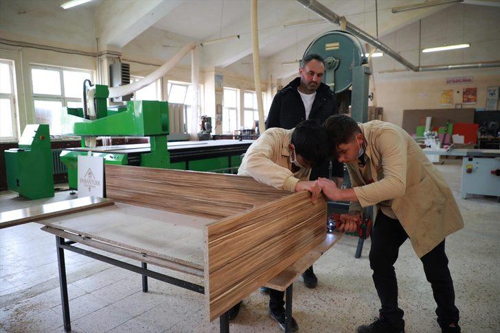 Rize'de meslek lisesi öğrencileri "bungalov" üretiyor G4