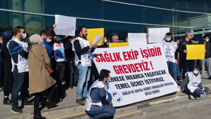 Sağlık çalışanları grevde: 'Türkiye'de açlık ve yoksulluk sınırının altında çalışıyoruz'