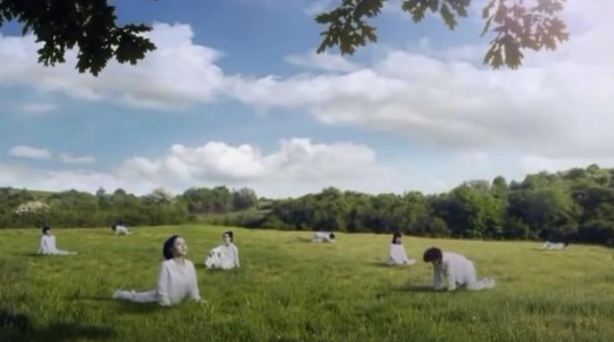 G&uuml;ney Kore&rsquo;nin en b&uuml;y&uuml;k s&uuml;t şirketi reklamında kadınları inek olarak g&ouml;sterdiği i&ccedil;in &ouml;z&uuml;r diledi