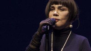 Sezen Aksu evinin bahçesine mezar yaptırdı!