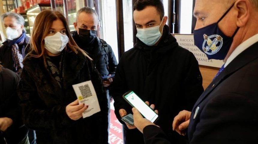 Omicron: İtalya AB &uuml;lkelerinden gelenlere yeni seyahat kısıtlamaları getirdi, Br&uuml;ksel &ouml;fkeli