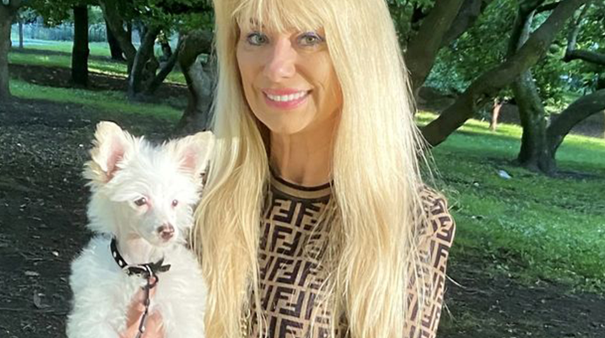 Her yıl köpeğine bir servet harcıyor! Hediyelerinin fiyatı bile dudak uçuklattı