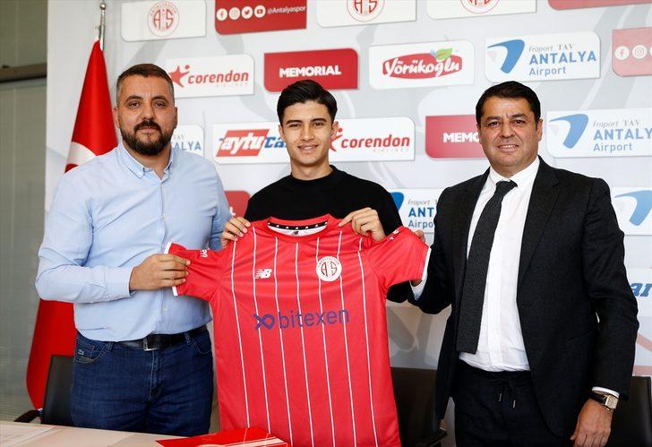 Antalyaspor, 3 futbolcuyla profesyonel sözleşme imzaladı G2