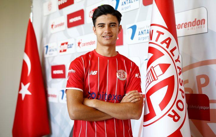 Antalyaspor, 3 futbolcuyla profesyonel sözleşme imzaladı G3