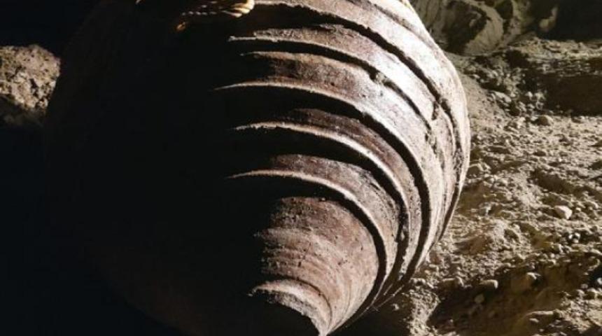 Roma döneminden kalma! Tarlasını sürerken küp buldu