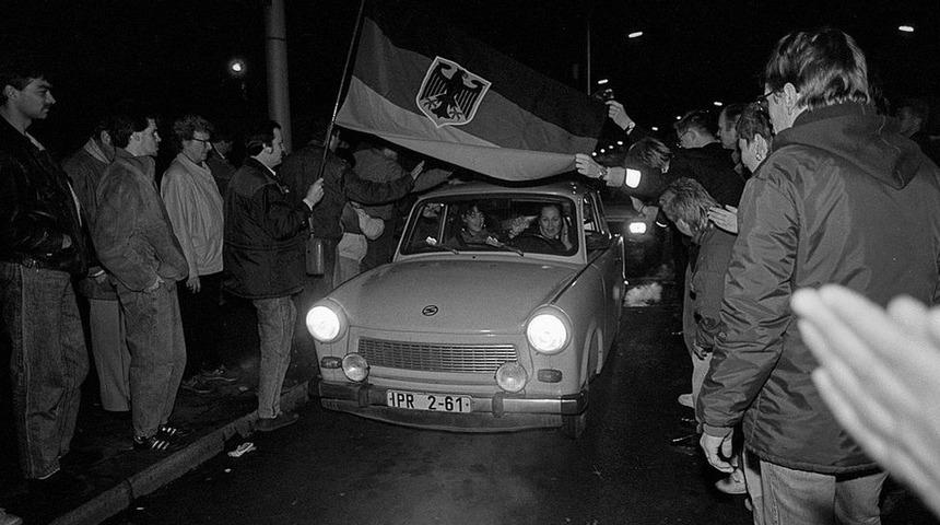 'Berlin Duvarı&rsquo;nı yıkan gazeteci' Riccardo Ehrman hayatını kaybetti