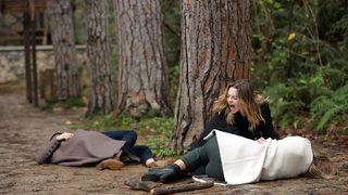 Sadakatsiz 43. son bölüm final sahnesinde Asya ve Leyla kavgası! Yaralanan Asya ve Leyla'ya ne olacak? 