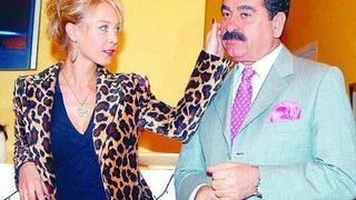 İbrahim Tatlıses’in eski eşi Ayşegül Yıldız derin yırtmaçlı eteğiyle göz kamaştırdı