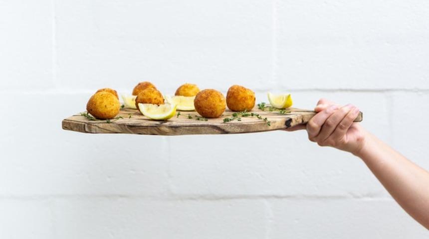 İçsiz köfte olur mu demeyin, böylesi de var: Yedikçe yemek isteyeceğiniz Adıyaman'a özel nefis yapıştırma tarifi