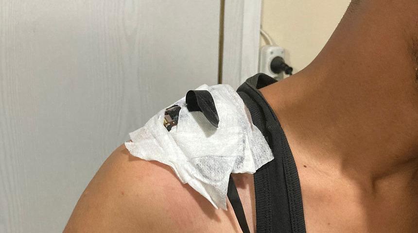 Görevlilerin şüphesi ortaya çıkardı! Omzunda kameralı özel düzenekle yakalandı