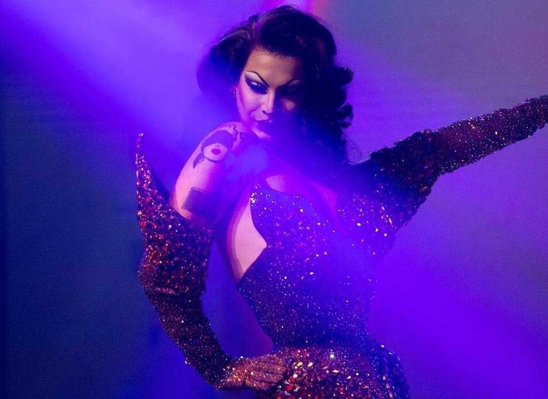 RuPaul'un yıldızı sahnede festivalde hayran bıraktı! 