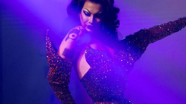 RuPaul'un yıldızı sahnede festivalde hayran bıraktı! 