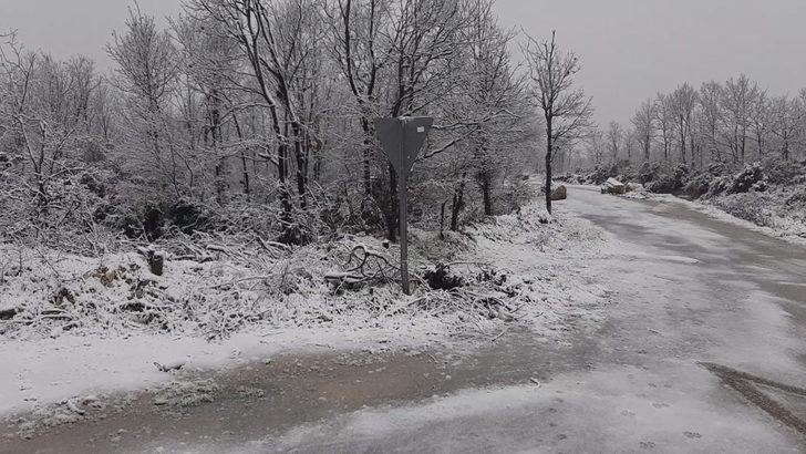 Son Dakika: İstanbul'da kar yağışı sonrası Çatalca beyaza büründü! Çevre illerde de etkili oluyor G4