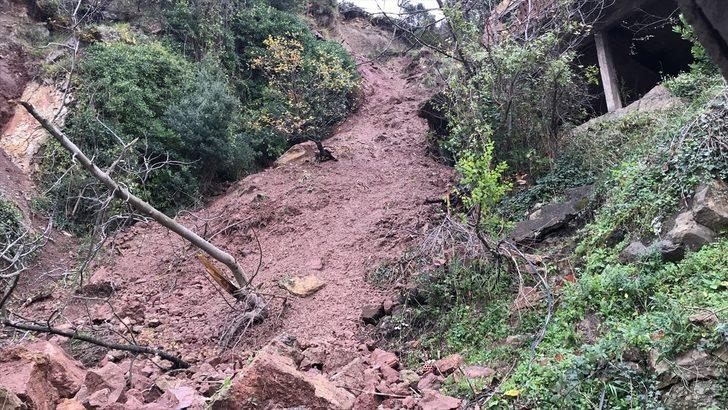 Zonguldak'ta heyelanla kopan kaya parçaları akaryakıt istasyonu binasına zarar verdi G4