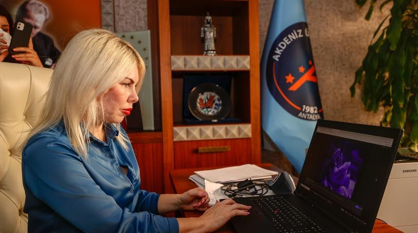 Akdeniz Üniversitesi Rektörü Prof. Dr. Özkan, AA'nın "Yılın Fotoğrafları" oylamasına katıldı